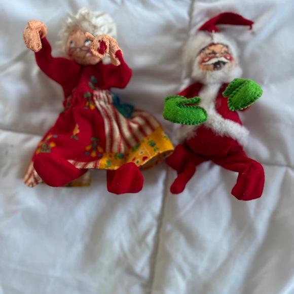 Vintage 1970s Annalee Festive Santa and Mrs Claus Figures - Picture 2 of 6